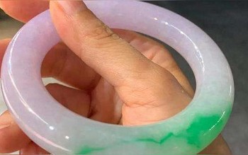 糯冰种紫罗兰翡翠手镯的价格多少？