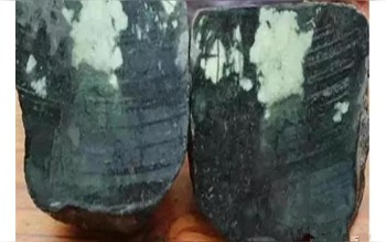 如何判断“变种”的翡翠赌石？