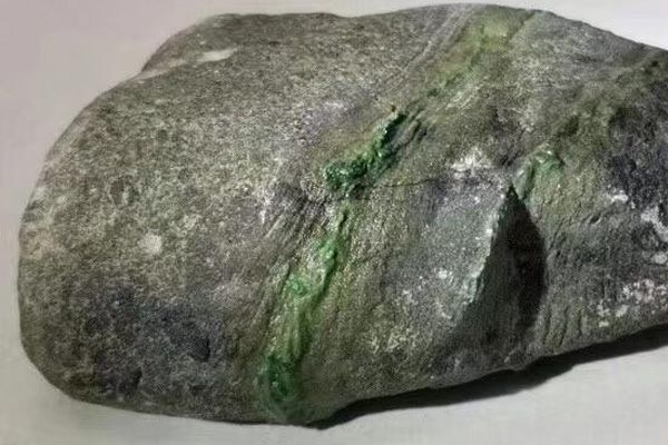 翡翠原石外表现讲解_翡翠原石有哪五种外表现-第3张-翡翠-玉仓库