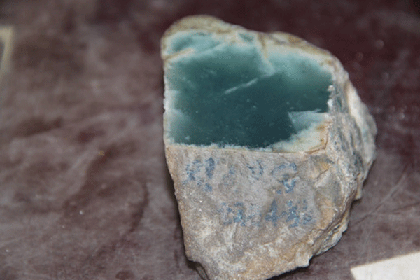 翡翠原石晶体分类_翡翠原石晶体粗怎么样-第2张-翡翠-玉仓库