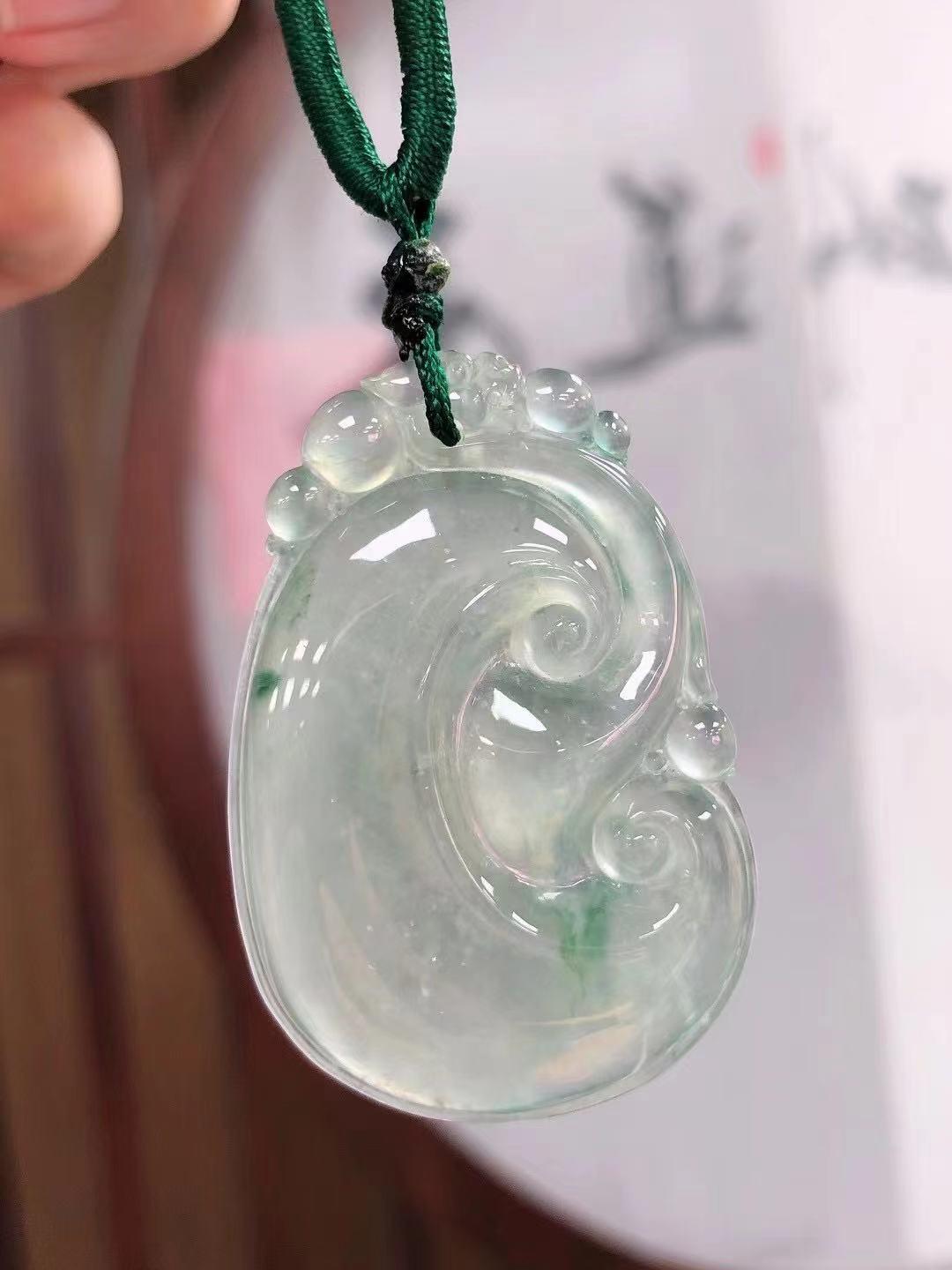 教你挑选翡翠吊坠！