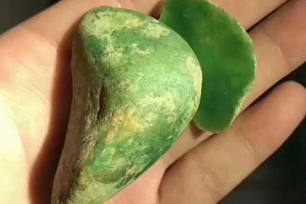 翡翠原石戒面如何挑选_翡翠原石戒面价格多少-第2张-翡翠-玉仓库