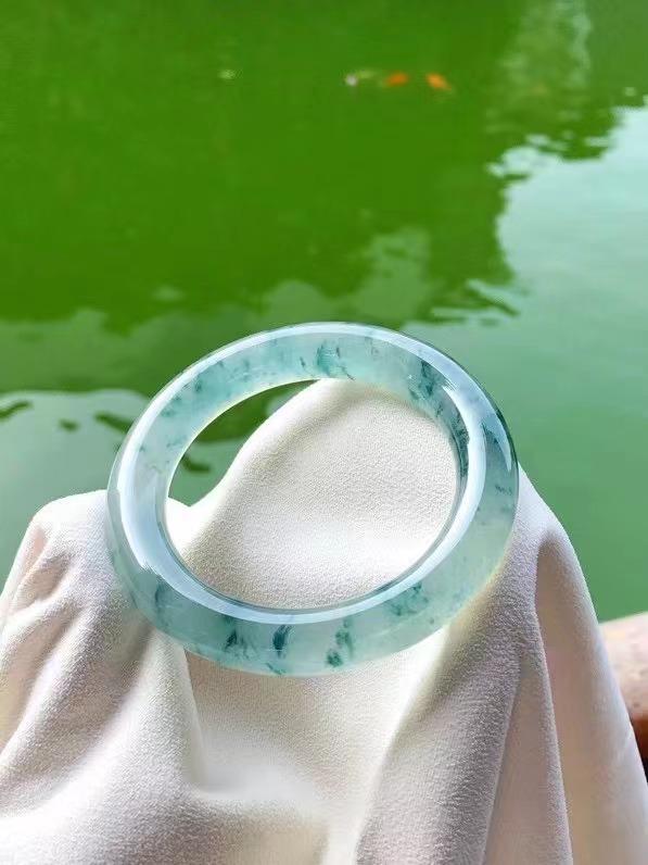 翡翠手镯种水等级一般怎么划分？