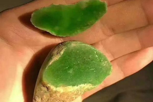 翡翠原石戒面如何挑选_翡翠原石戒面价格多少