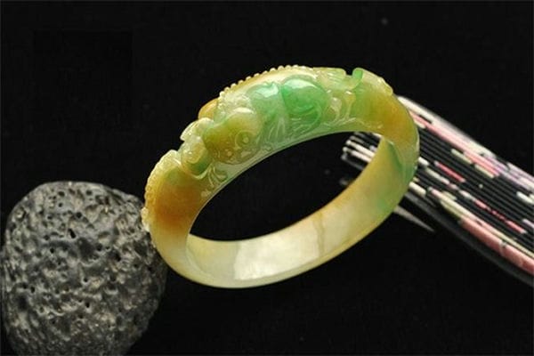 雕花手镯一般会有瑕疵吗？它的价值高不高？(图文)-第3张-翡翠-玉仓库