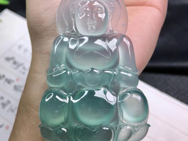 翡翠里面的蓝水是什么_蓝水翡翠估价