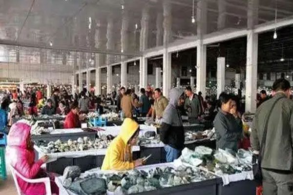 哪里买翡翠原石是最好的福建哪里买翡翠原石