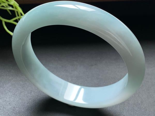 豆青糯种翡翠有价值吗_翡翠a货豆青冰糯种什么意思？好不好？谢谢-第2张-翡翠-玉仓库
