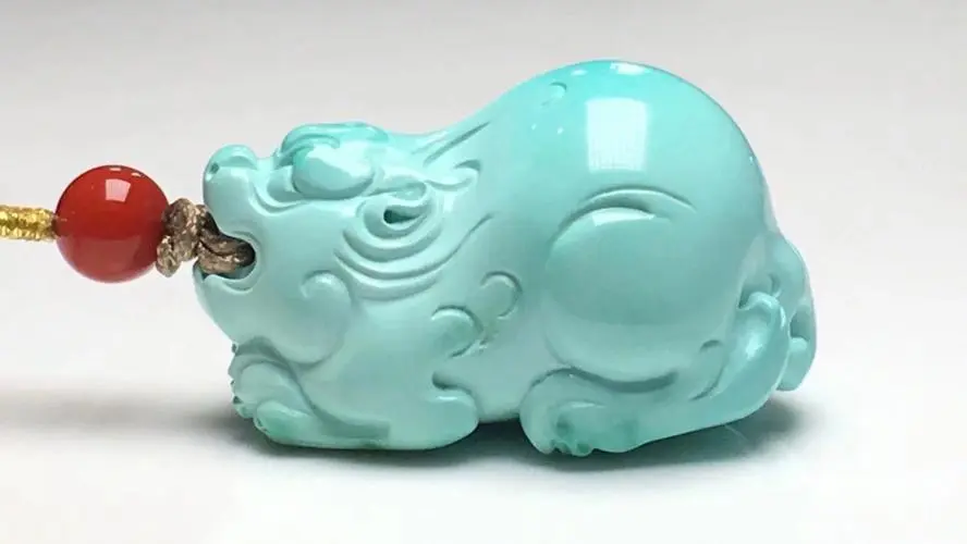 招财之道:石英晶体与翡翠的对比-第2张-翡翠-玉仓库