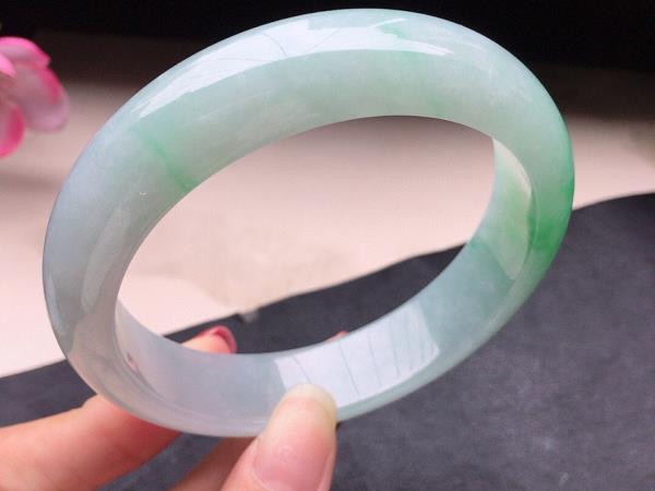 翡翠圈口影响价格吗_怎样选翡翠手镯圈口-第3张-翡翠-玉仓库