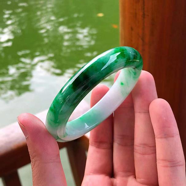翡翠手镯如何购买?-第2张-翡翠-玉仓库