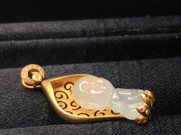 宝宝戴翡翠好吗_女宝宝戴平安扣好还是玉佛-第3张-翡翠-玉仓库