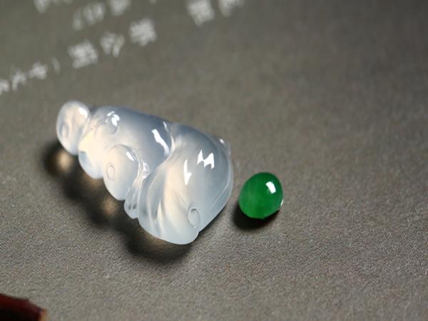 翡翠荧光反应是什么意思_翡翠镯子起荧光反应是为什么？-第3张-翡翠-玉仓库