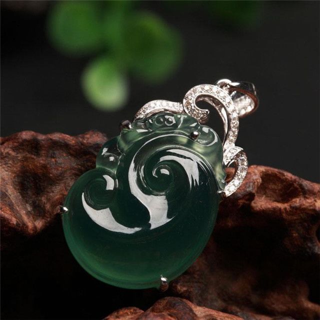 油青种翡翠多少钱高吗？扒一扒影响它多少钱的因素有哪些！-第2张-翡翠-玉仓库
