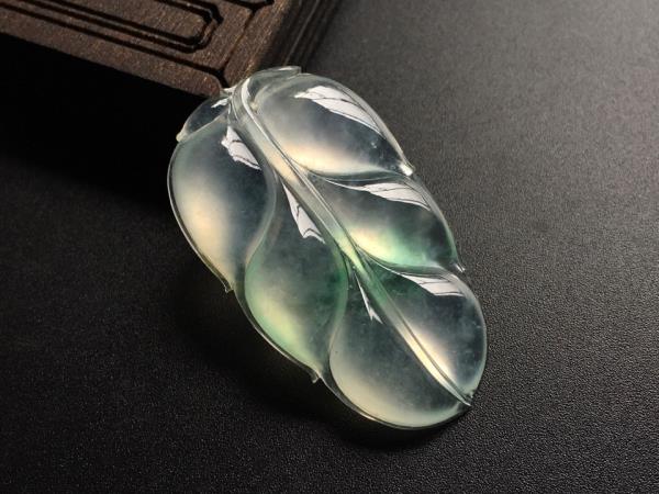 怎样区别玉手镯和翡翠手镯-第5张-翡翠-玉仓库