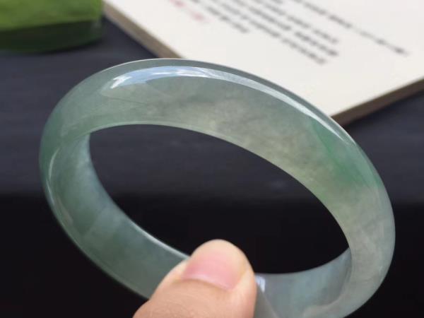 翡翠老油青种好吗_此款油青翡翠手镯好吗？