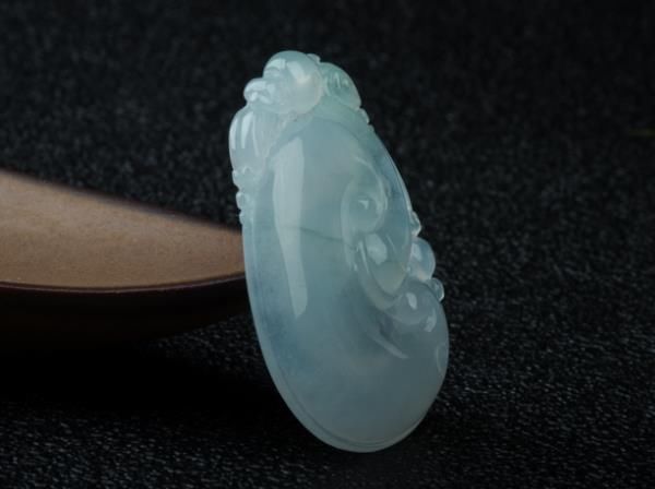 翡翠如意吊坠怎么鉴别