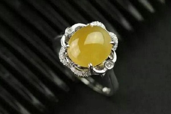 戴翡翠戒指有什么特别的寓意没_应该如何决定挑选