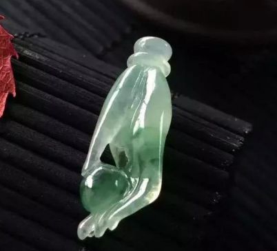 常见的翡翠佛手寓意是什么_选购翡翠佛手时要怎么看-第3张-翡翠-玉仓库