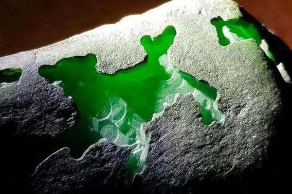 翡翠原石的产地在哪里_翡翠原石有哪些地方产的