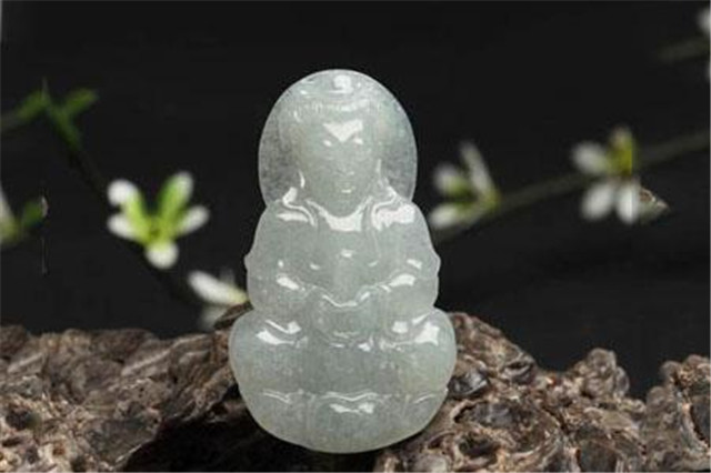 冰种翡翠一定比糯种翡翠贵吗？视其质量而定！(图文)