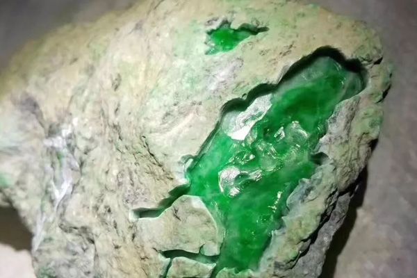 什么是翡翠a货原石_翡翠a货原石的特点-第2张-翡翠-玉仓库