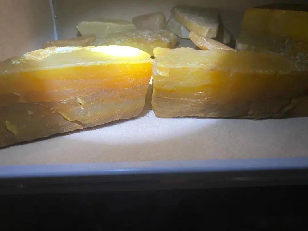 曾经被誉为“疯狂的石头”的黄龙玉，十多年过去了现在市场如何-第4张-翡翠-玉仓库