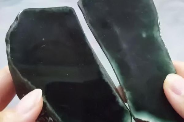 翡翠原石有雾好还是没有好_翡翠原石如何看黑雾