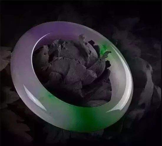 翡翠手镯多少钱是多少_影响手镯多少钱的因素有哪些