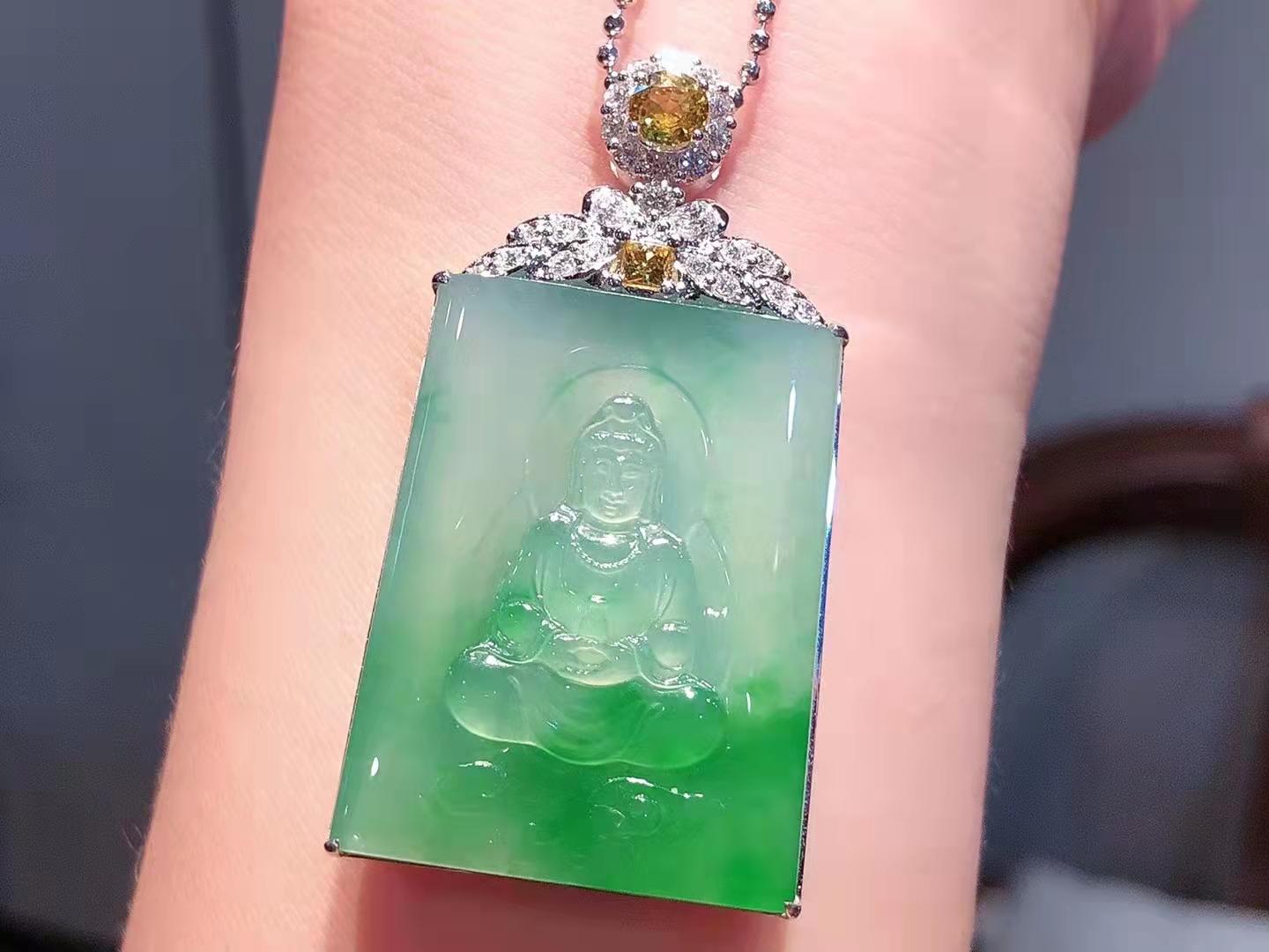 翡翠什么颜色是***贵***好的?带你了解27种翡翠颜色等级划分特征-第6张-翡翠-玉仓库