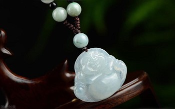 翡翠荧光鉴别最简单方法？