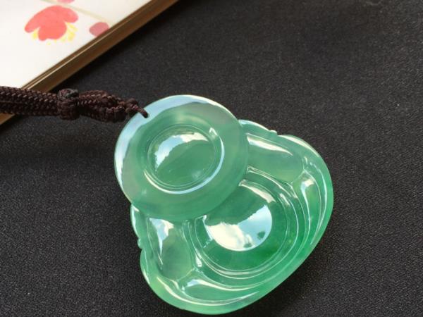 翡翠弥勒怎样辨别真假