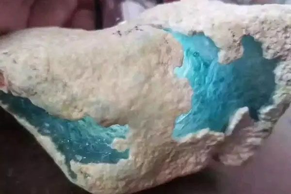 翡翠原石是在哪里来的_翡翠原石石头哪里-第2张-翡翠-玉仓库
