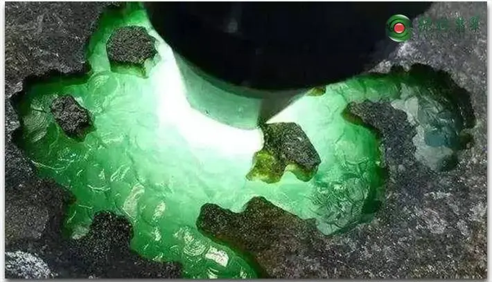 木那翡翠原石的特点_木那翡翠原石皮壳图解-第2张-翡翠-玉仓库