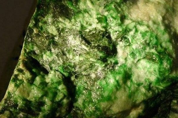 哪个场口会出色料_翡翠原石怎样看开窗色料-第3张-翡翠-玉仓库