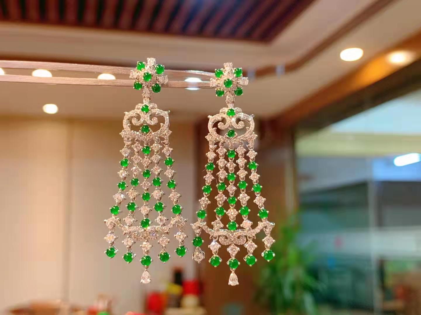 翡翠什么颜色是***贵***好的?带你了解27种翡翠颜色等级划分特征-第5张-翡翠-玉仓库