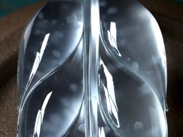 木哪白沙皮翡翠原石特点_木那白沙皮嫩表现