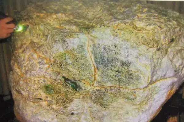 翡翠原石有几个产地翡翠原石在哪里挖的到