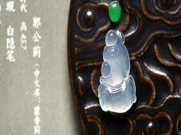 有荧光纹路的是天然翡翠吗_如何分辨翡翠的裂与天然纹路-第4张-翡翠-玉仓库