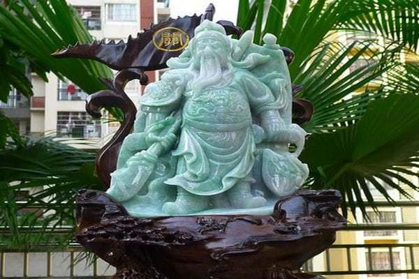 翡翠关公摆件能带来什么好运_翡翠关公摆件介绍