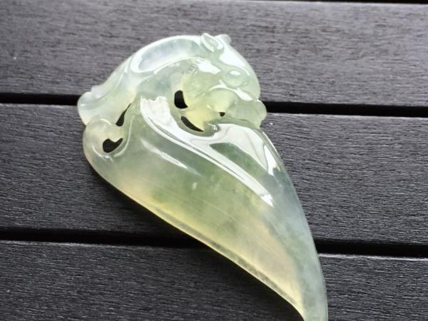 翡翠挂件上有裂条线怎么办-第3张-翡翠-玉仓库