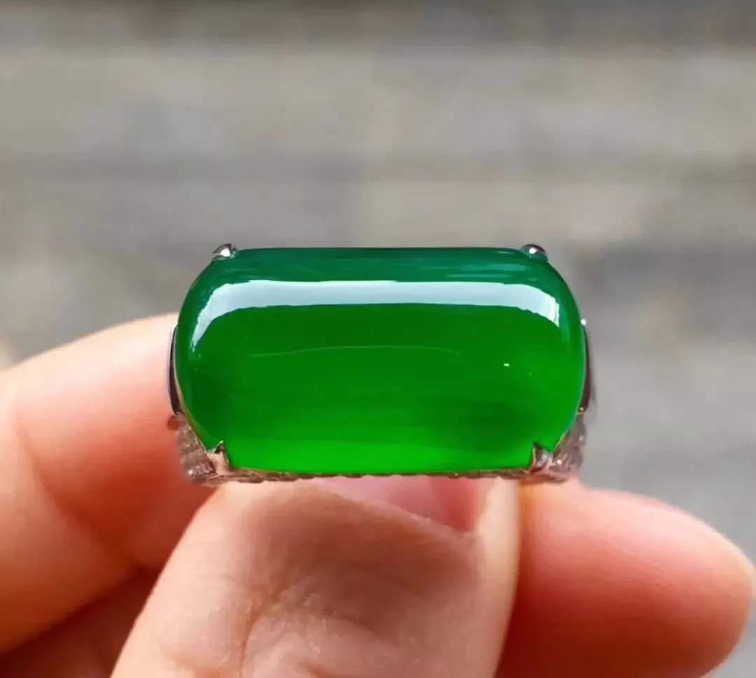 如何区别翡翠真假？你需要掌握这些翡翠特性！