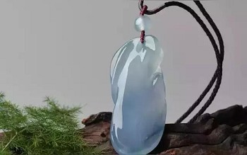 哪位可以说下翡翠用什么颜色绳子好看？