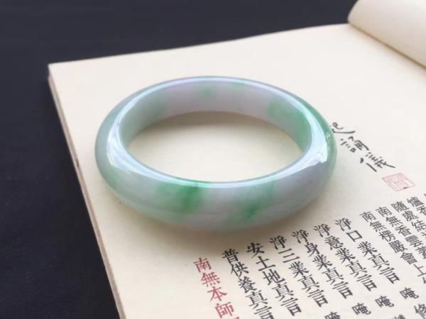 翡翠很润指的是什么_南阳翡翠指的是什么玉？