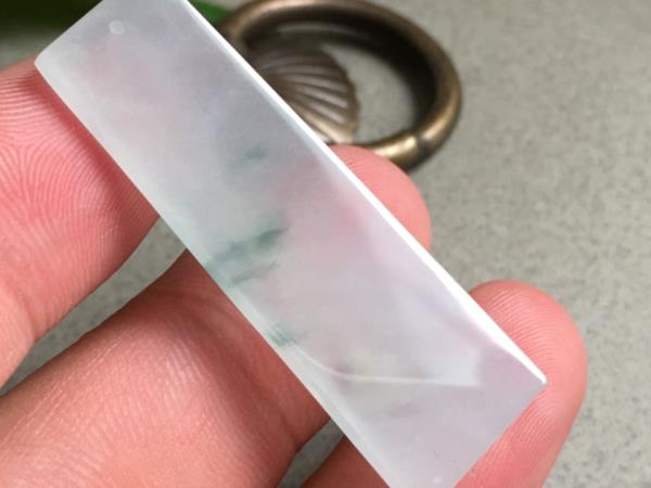 铁龙生是翡翠吗_铁龙生翡翠的特点