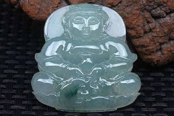 翡翠观音如何鉴定真假_观察翡翠观音的本身可以看出质量的真假