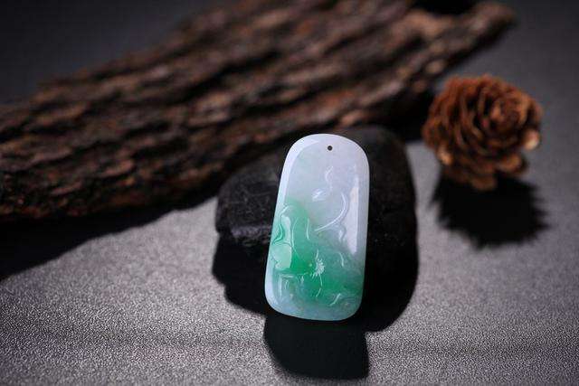 央视揭秘翡翠造假情况_翡翠造假手段层出不穷