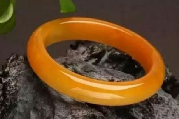 黄翡翠镯子大概值多少钱_购买上有什么需要注意的吗-第2张-翡翠-玉仓库