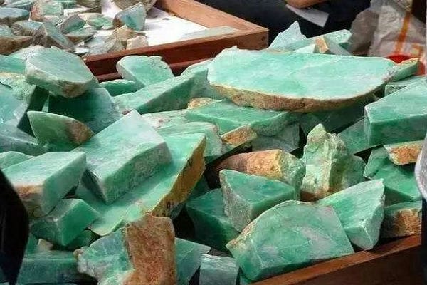 翡翠毛料是什么意思_怎么识别翡翠毛料