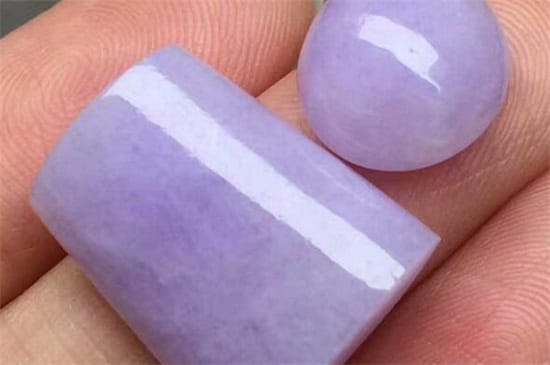 翡翠手镯上有一段紫罗兰是不是好（收藏）